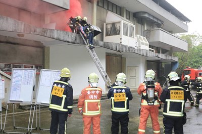 災害防救走動式演習 公私合力演練逼真