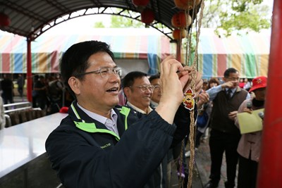 林市長訪農民市集 允持續推動政策照顧農民