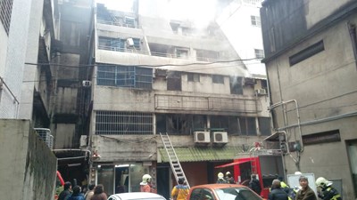 保持窄巷救災動線順暢      確保民眾生命財產安全