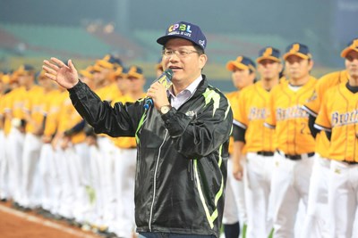 中職台中開幕首戰 林市長至整修後洲際球場看球