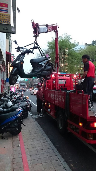 落實台中火車站前機車停放新措施 違停加強取締