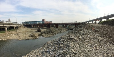 知高橋三階段改建 4/17車輛改道