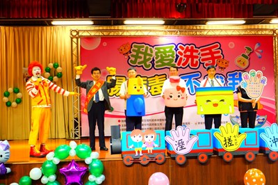 衛生局長化身洗手大使  教學童勤洗手防腸病毒