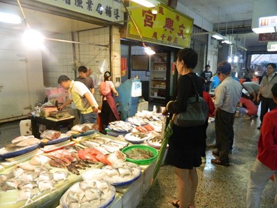 「梧棲漁港、童叟無欺」   漁會與市府持續管控稽查攤商交易秩序   盼消費者安心