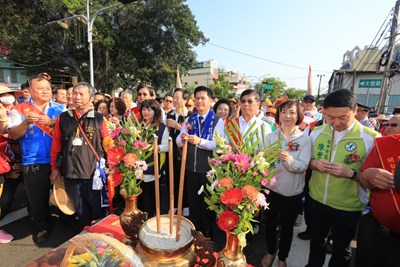 宗教也區域治理！  玉闕朝仁宮遶境台中市長送駕、南投縣長接駕