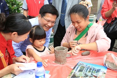 親子捏陶比賽上千民眾同樂  林市長盼打造陶藝文化之都