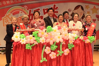 模範母親表揚 林市長籲為人子女平時就應盡孝說愛