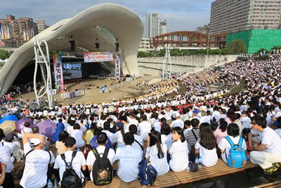 世界愛笑日  八國萬人齊聚台中開懷大笑