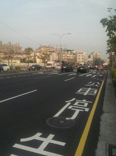 孔蓋「先降後升」被誤認路舖好又挖 建設局澄清新施工方法有助平整度