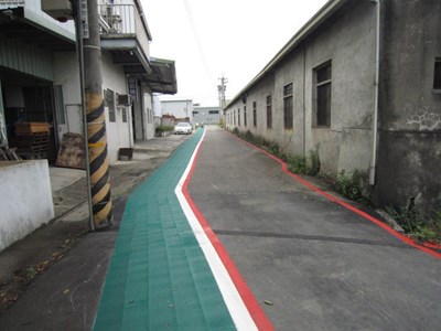 烏日喀哩國小標線型人行道完成 綠色鋪面、防滑標線讓學童行走更安全