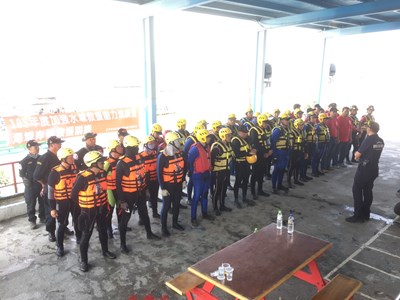 提昇溺水事故搶救能力 消防局水域救援演練