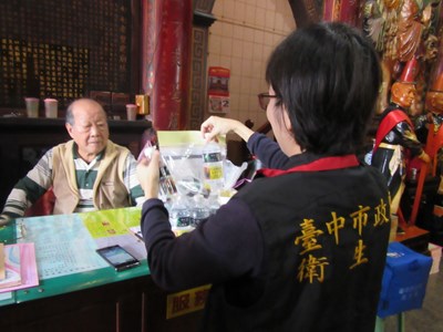 廟宇供信眾飲用瓶裝水及坊間加水站 衛生局抽驗水質全數合格