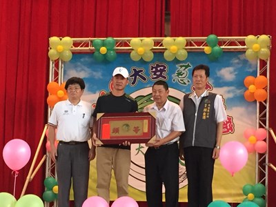 行銷台中好葱     大安葱文化節登場