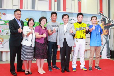 棒球x閱讀x公益  串聯全國50圖書館  中信兄弟「閱讀全壘打」活動開跑