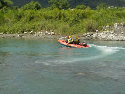 台中市政府消防局第二大隊辦理加強水域救援能力演練