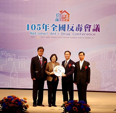 中市防制毒品成效獲「特優」榮譽  總統蔡英文親頒獎