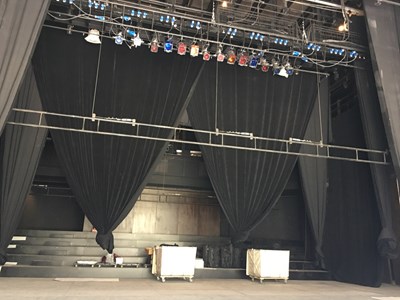 德國技師飛台測試歌劇院舞台系統  滿意檢測結果並肯定符合歐洲安全規範