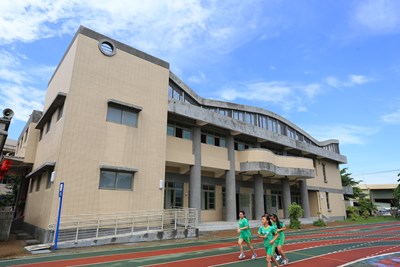 豐洲國小活動中心落成 林市長盼回饋社區使用 成為友善校園