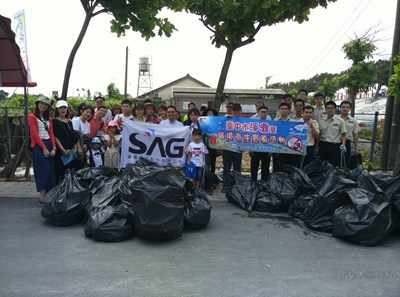 市府連三天魚苗放流與淨灘 成果豐碩