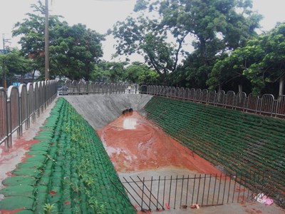 改善大雅區東大路易淹水 水利局建臨時滯洪池與排水分流見效