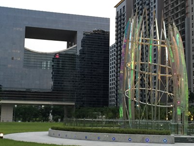 象徵府會和諧光雕公共藝術《春曉》 成熱門打卡地標