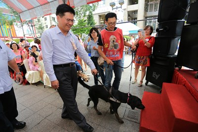 體驗導盲 林市長：導盲犬如視障者明燈