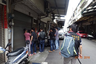 稽查大里區炸老油條店家大門深鎖 衛生局將持續追蹤查核