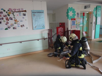 強化弱勢逃生 中市消防局東區家園護理之家消防演練