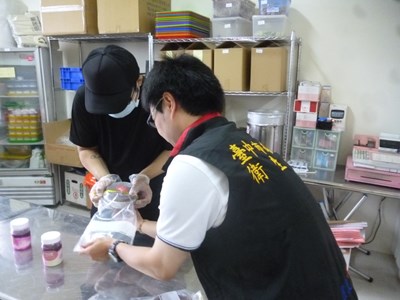 衛生局抽驗新興投幣式茶飲販賣機 公布產品標示與品質檢驗結果