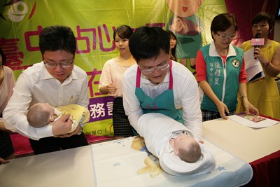 中市府推到宅坐月子服務 減輕市民養育負擔並創就業機會