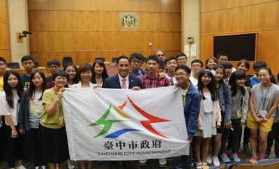 28位外交小尖兵返台 中市教育局鼓勵學子參與國民外交