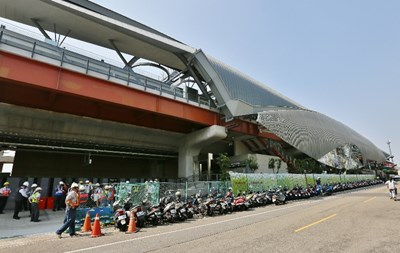 解決捷運與台鐵高架無共構窘境 中市府促成兩站體連通道工程