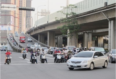 台74號快速道路匝道口壅塞改善  車輛停等時間縮短50%以上