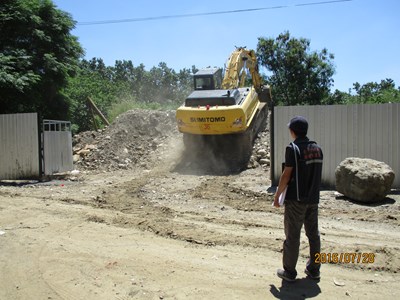 台中高鐵站旁廢棄物 中市府令地主全數清除