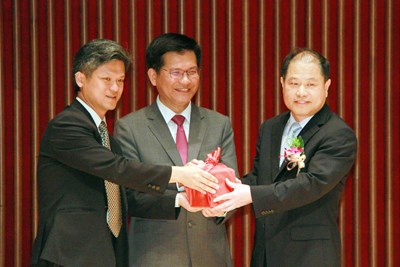 中市校長布達暨交接典禮 林市長勉用愛灌溉教育志業