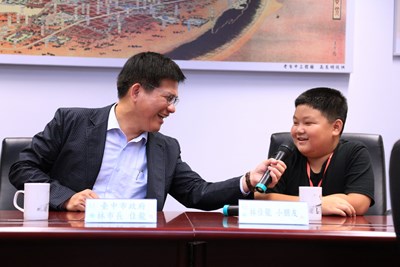 長老教會路上教會訪市府  大小林佳龍相見歡 