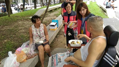 勞工局走入鄰里辦巡迴座談會  宣導聘僱法令