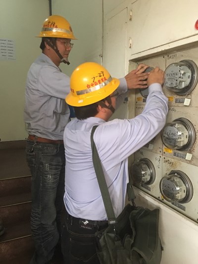 日租套房違法經營 中市府強制斷水電 保障民眾安全  