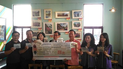 中區區長義賣手繪明信片 鼓勵關懷長者也回味舊城之美