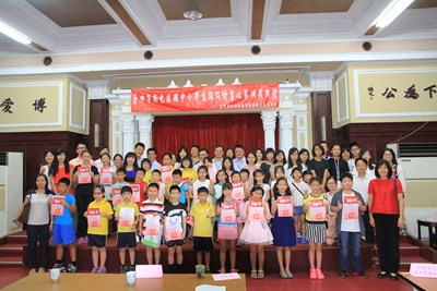 南屯中小學環保繪畫比賽   清潔隊員當評審