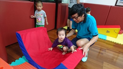 中市市區托育資源中心「爸爸上課趣」 爸爸們開心學照顧技巧