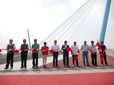 海線觀光新亮點 高美濕地景觀橋完工啟用