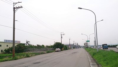 維護市容   中市府將整頓台74線大型違規廣告物