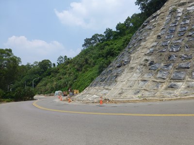 北屯區芳庭路護坡工程年底全部完工 行車更安全