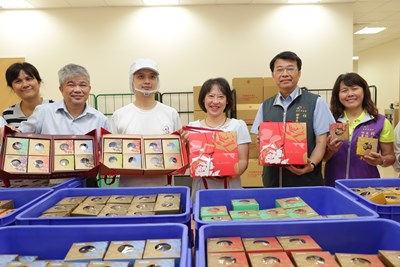 持續刺激買氣 市長夫人為聽障朋友促銷中秋禮盒