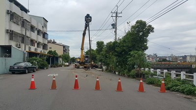梧棲、安良港大排護岸傾斜 中市府啟動緊急搶修