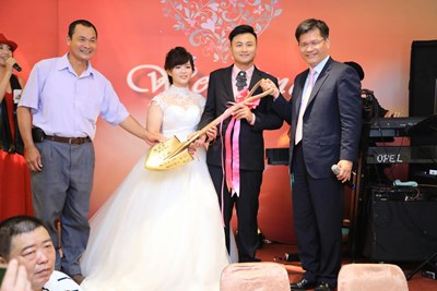 青年加農種出「愛苗」許終身 林市長贈「金鏟子」獻祝福