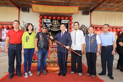 大肚山九天玄女廟贈三才劍  林市長感謝並持續為民服務
