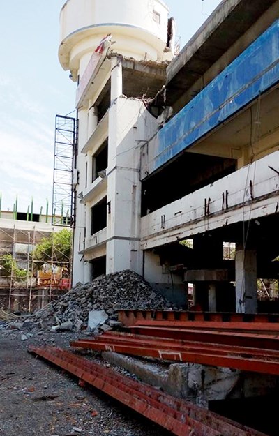 文心、青海路口大樓工地鐵條掉落意外 中市府開罰並勒令停工