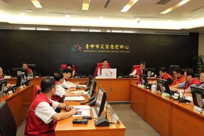 梅姬颱風中市傳部分災情 林市長清晨抵台後直奔應變中心指揮